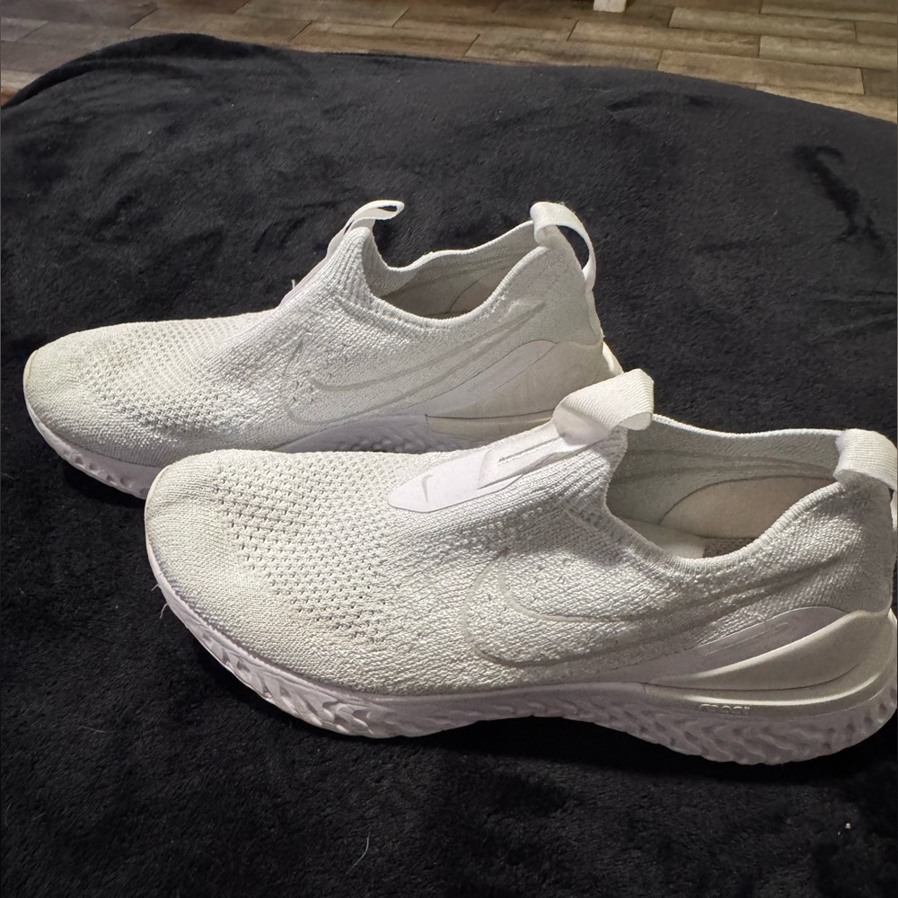 Nike Shoes Womens 7.5 Athletic Trainer Epic React Phantom Flyknit Slip On Shoes